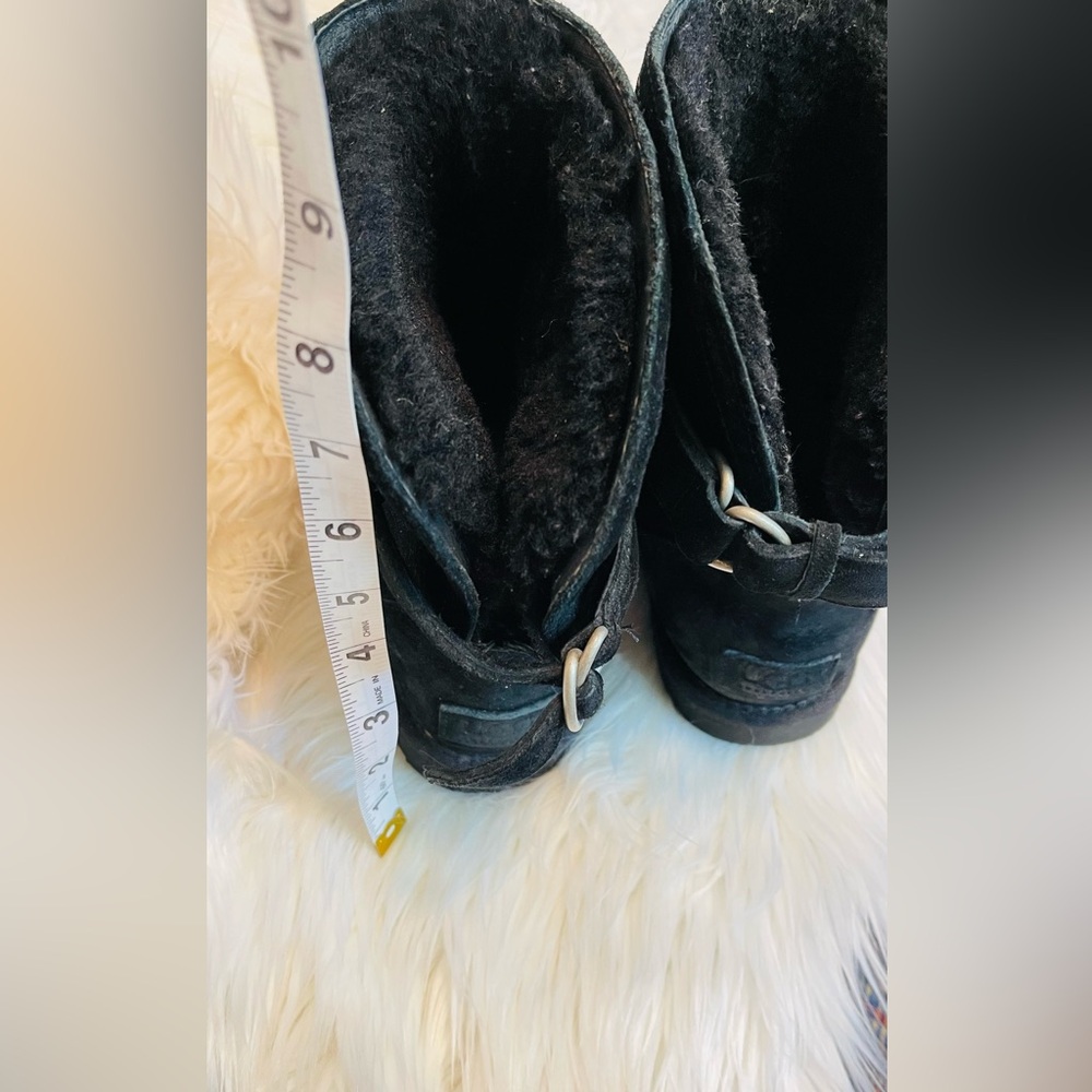 Ugg winter Black fur interior Suede Boots size 7 but fits more like 6.5 - Picture 2 of 12